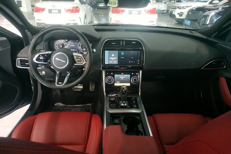 Used Jaguar XEL 2023 2.0T 250 PS R-DYNAMIC S Advanced Sport Edition Center Console