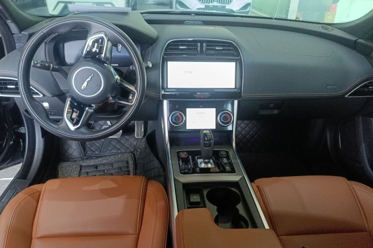 Used Jaguar XEL 2023 2.0T 250 PS R-DYNAMIC S Advanced Sport Edition Center Console