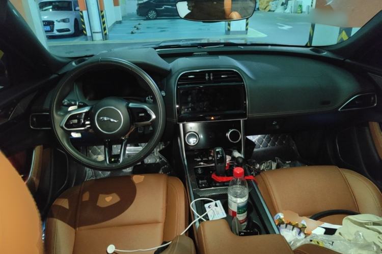 Used Jaguar XEL 2023 2.0T 250 PS R-DYNAMIC S Advanced Sport Edition Center Console