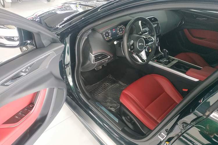 Used Jaguar XEL 2023 2.0T 250 PS R-DYNAMIC S Advanced Sport Edition Driver Seat