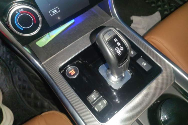 Used Jaguar XEL 2023 2.0T 250 PS R-DYNAMIC S Advanced Sport Edition Gear Lever
