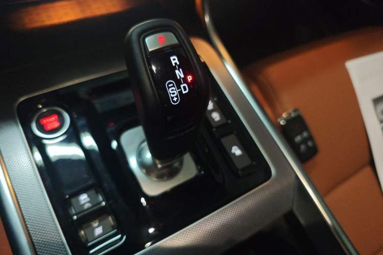 Used Jaguar XEL 2023 2.0T 250 PS R-DYNAMIC S Advanced Sport Edition Gear Lever