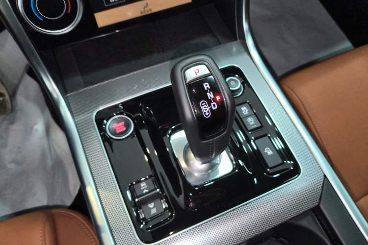 Used Jaguar XEL 2023 2.0T 250 PS R-DYNAMIC S Advanced Sport Edition Gear Lever