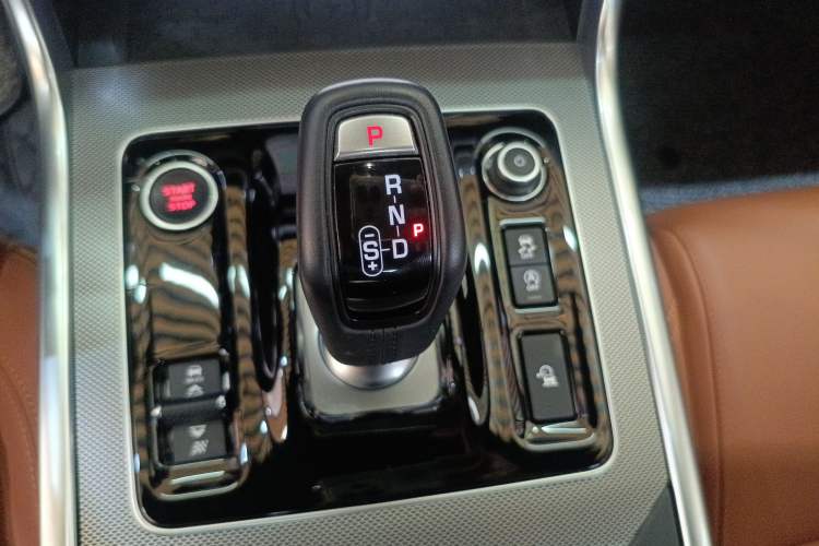 Used Jaguar XEL 2023 2.0T 250 PS R-DYNAMIC S Advanced Sport Edition Gear Lever