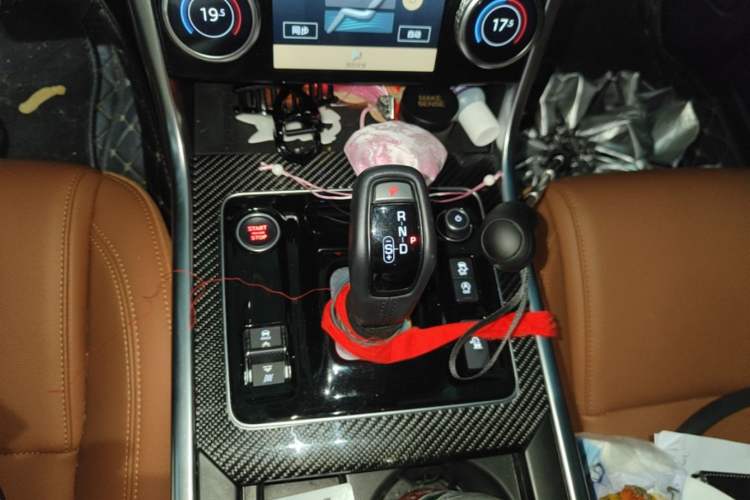 Used Jaguar XEL 2023 2.0T 250 PS R-DYNAMIC S Advanced Sport Edition Gear Lever