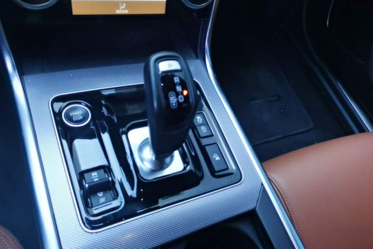 Used Jaguar XEL 2023 2.0T 250 PS R-DYNAMIC S Advanced Sport Edition Gear Lever