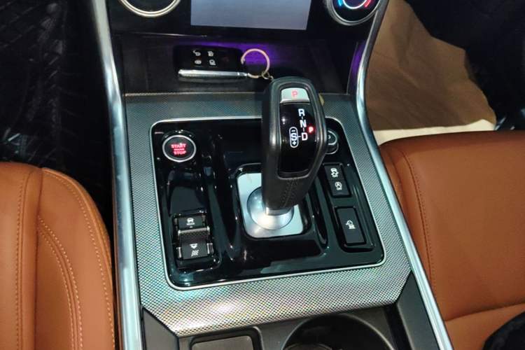 Used Jaguar XEL 2023 2.0T 250 PS R-DYNAMIC S Advanced Sport Edition Gear Lever