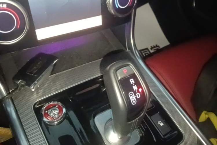 Used Jaguar XEL 2023 2.0T 250 PS R-DYNAMIC S Advanced Sport Edition Gear Lever