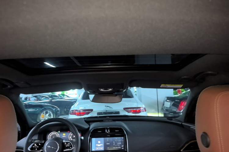 Used Jaguar XEL 2023 2.0T 250 PS R-DYNAMIC S Advanced Sport Edition Headliner
