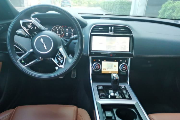 Used Jaguar XEL 2023 2.0T 250 PS R-DYNAMIC S Advanced Sport Edition Interior 2