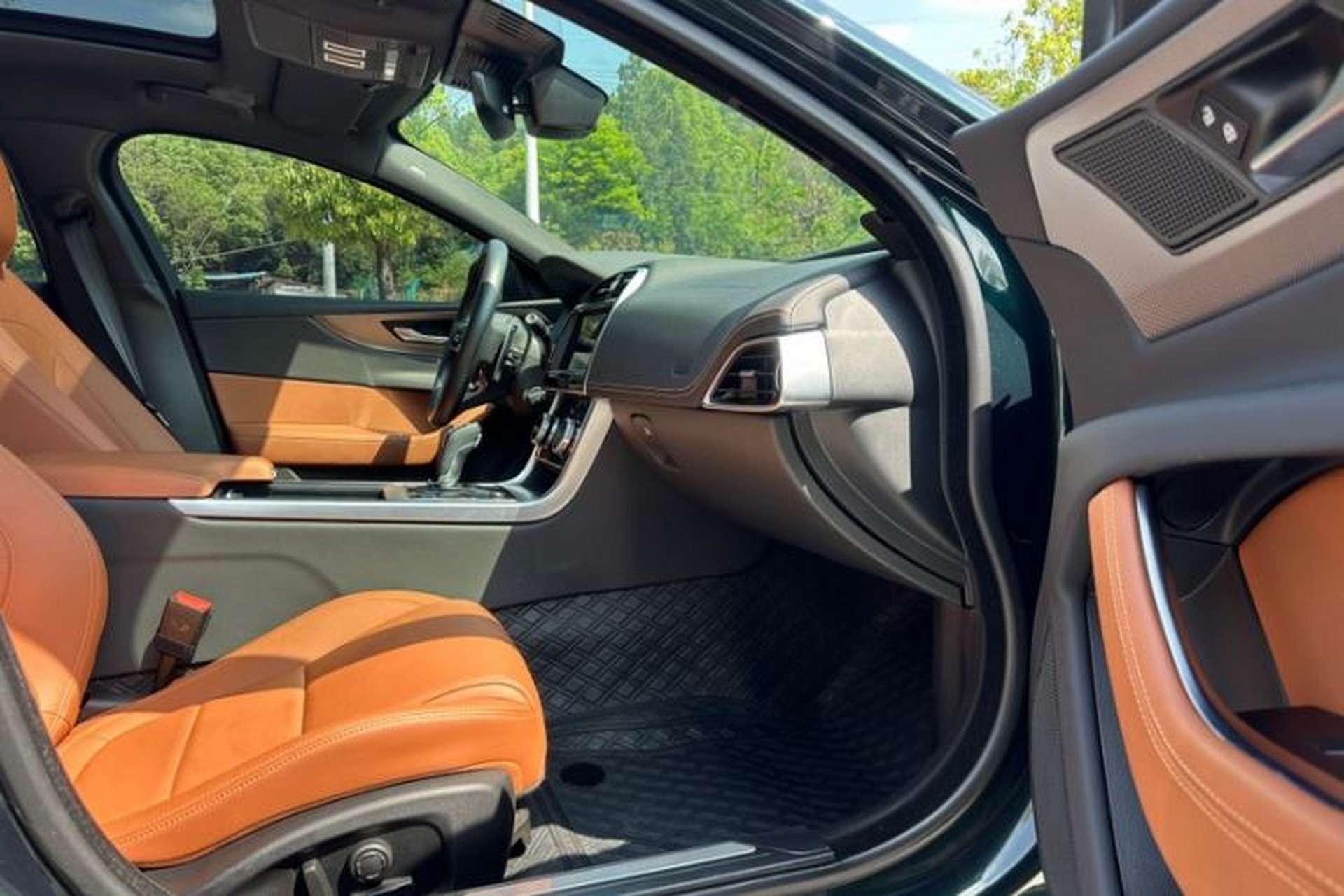 Used Jaguar XEL 2023 2.0T 250 PS R-DYNAMIC S Advanced Sport Edition Interior 2