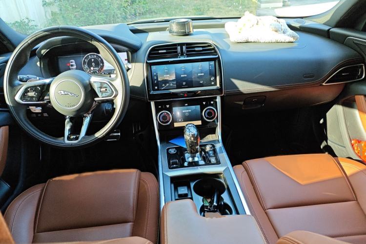 Used Jaguar XEL 2023 2.0T 250 PS R-DYNAMIC S Advanced Sport Edition Interior 2