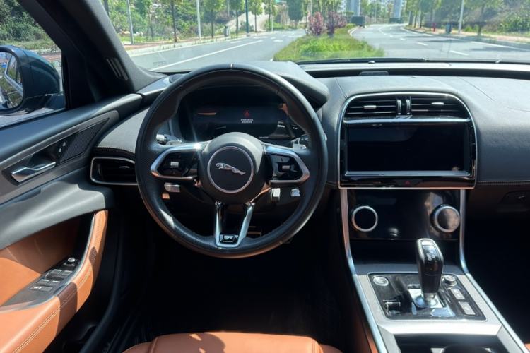 Used Jaguar XEL 2023 2.0T 250 PS R-DYNAMIC S Advanced Sport Edition Interior 4