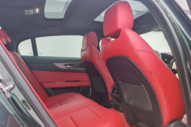 Used Jaguar XEL 2023 2.0T 250 PS R-DYNAMIC S Advanced Sport Edition Interior 8