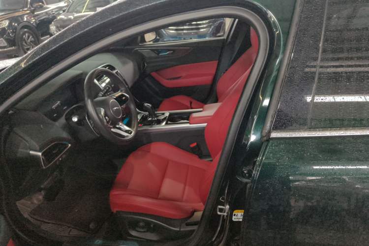 Used Jaguar XEL 2023 2.0T 250 PS R-DYNAMIC S Advanced Sport Edition Left Front Seat