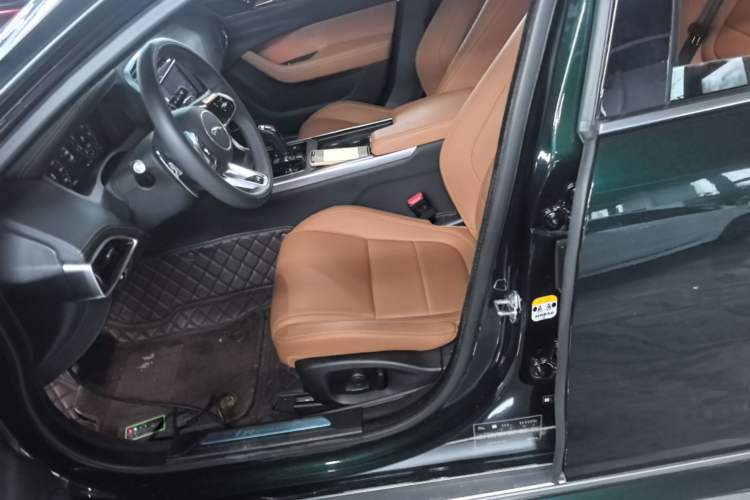 Used Jaguar XEL 2023 2.0T 250 PS R-DYNAMIC S Advanced Sport Edition Left Front Seat