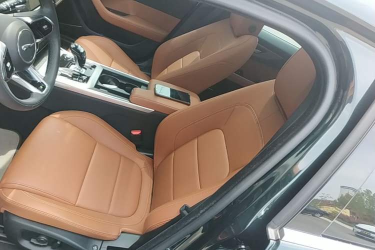 Used Jaguar XEL 2023 2.0T 250 PS R-DYNAMIC S Advanced Sport Edition Left Front Seat