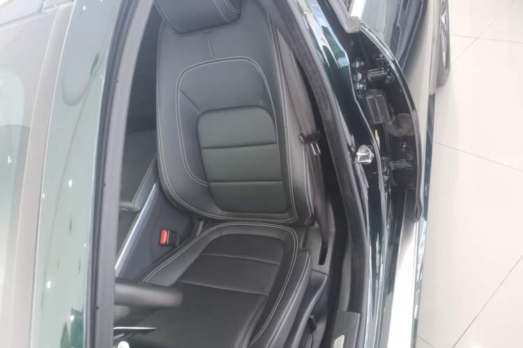 Used Jaguar XEL 2023 2.0T 200 PS R-DYNAMIC Youth Sports Edition Left Front Seat
