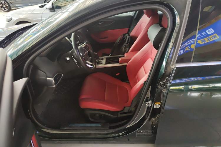 Used Jaguar XEL 2023 2.0T 250 PS R-DYNAMIC S Advanced Sport Edition Left Front Seat