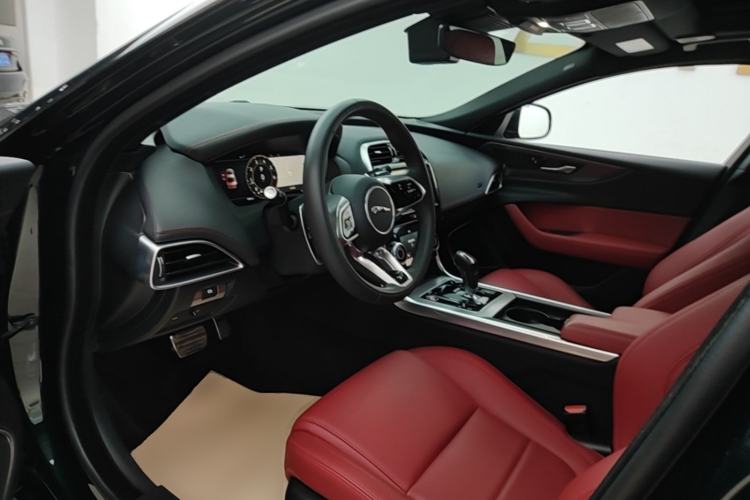 Used Jaguar XEL 2023 2.0T 250 PS R-DYNAMIC S Advanced Sport Edition Left Front Seat
