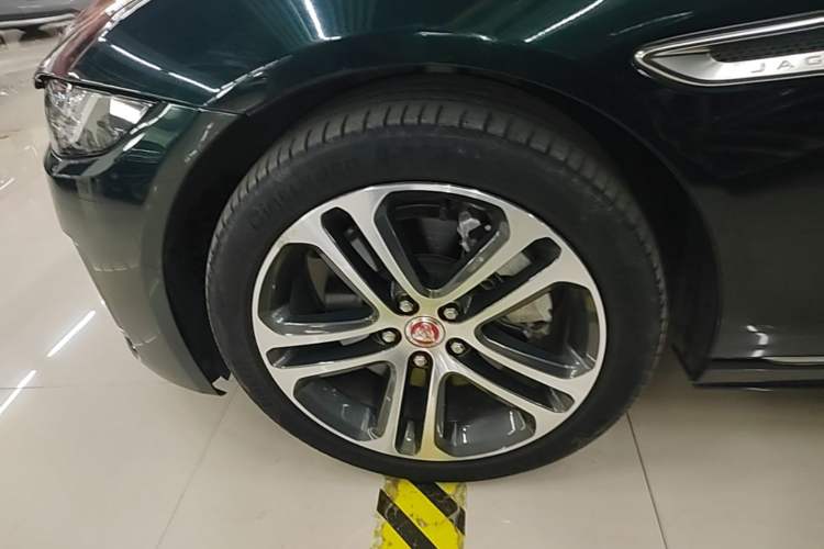 Used Jaguar XEL 2023 2.0T 250 PS R-DYNAMIC S Advanced Sport Edition Left Front Wheel Hub
