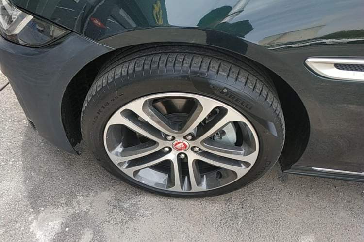 Used Jaguar XEL 2023 2.0T 250 PS R-DYNAMIC S Advanced Sport Edition Left Front Wheel Hub