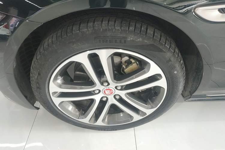 Used Jaguar XEL 2023 2.0T 250 PS R-DYNAMIC S Advanced Sport Edition Left Front Wheel Hub