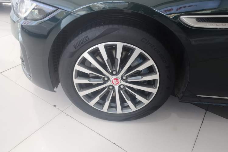 Used Jaguar XEL 2023 2.0T 200 PS R-DYNAMIC Youth Sports Edition Left Front Wheel Hub