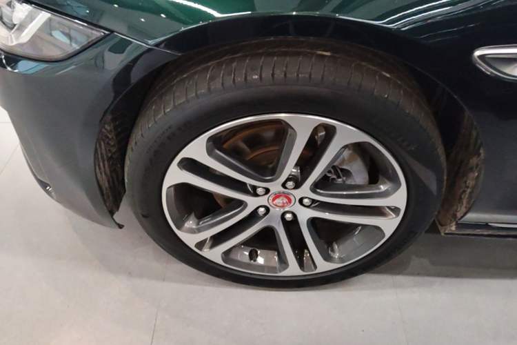 Used Jaguar XEL 2023 2.0T 250 PS R-DYNAMIC S Advanced Sport Edition Left Front Wheel Hub
