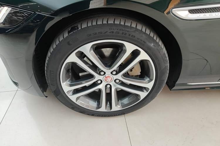 Used Jaguar XEL 2023 2.0T 250 PS R-DYNAMIC S Advanced Sport Edition Left Front Wheel Hub
