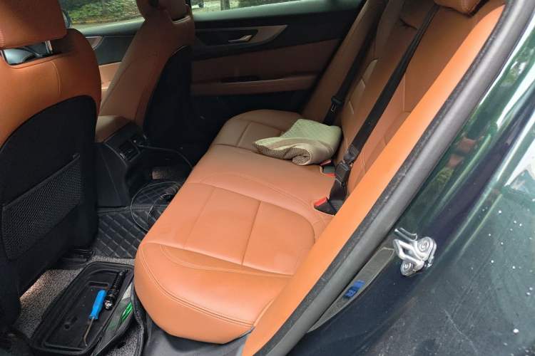 Used Jaguar XEL 2023 2.0T 250 PS R-DYNAMIC S Advanced Sport Edition Left Rear Seat