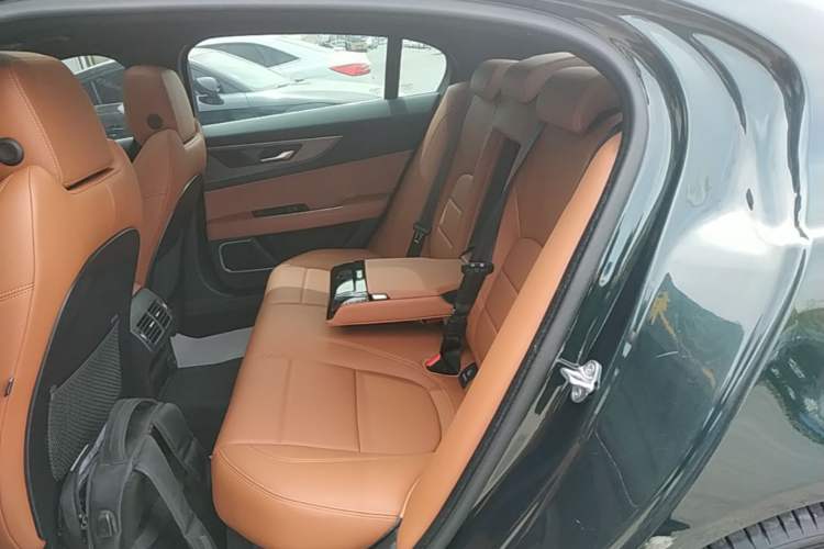 Used Jaguar XEL 2023 2.0T 250 PS R-DYNAMIC S Advanced Sport Edition Left Rear Seat
