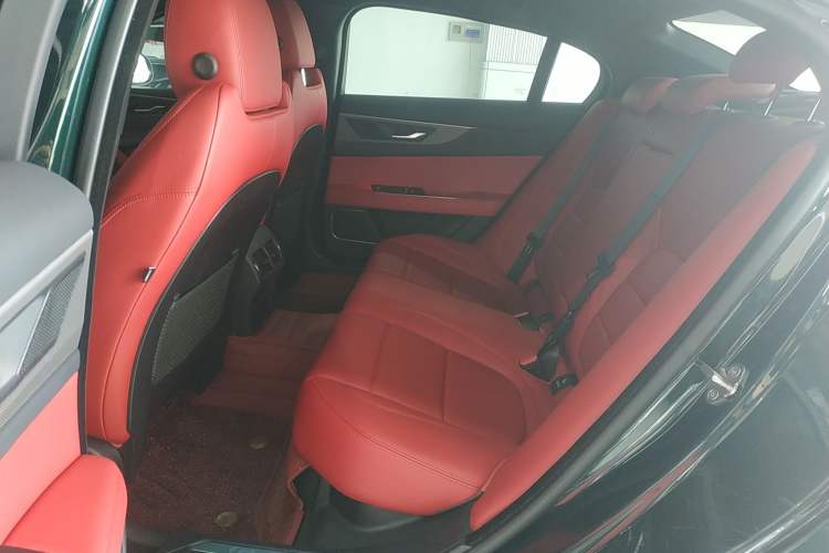 Used Jaguar XEL 2023 2.0T 250 PS R-DYNAMIC S Advanced Sport Edition Left Rear Seat