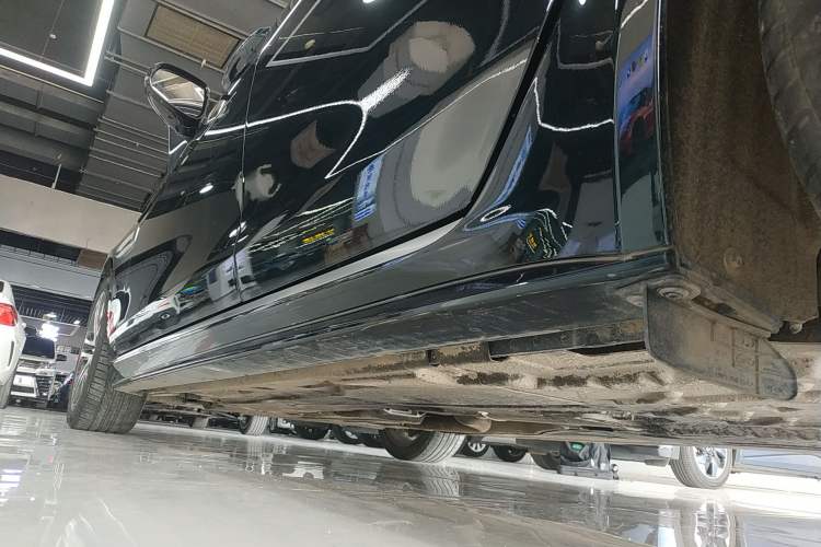Used Jaguar XEL 2023 2.0T 250 PS R-DYNAMIC S Advanced Sport Edition Left Side Sill