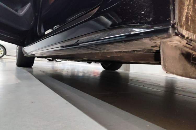 Used Jaguar XEL 2023 2.0T 250 PS R-DYNAMIC S Advanced Sport Edition Left Side Sill