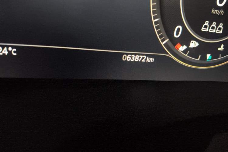 Used Jaguar XEL 2023 2.0T 250 PS R-DYNAMIC S Advanced Sport Edition Odometer Close Up