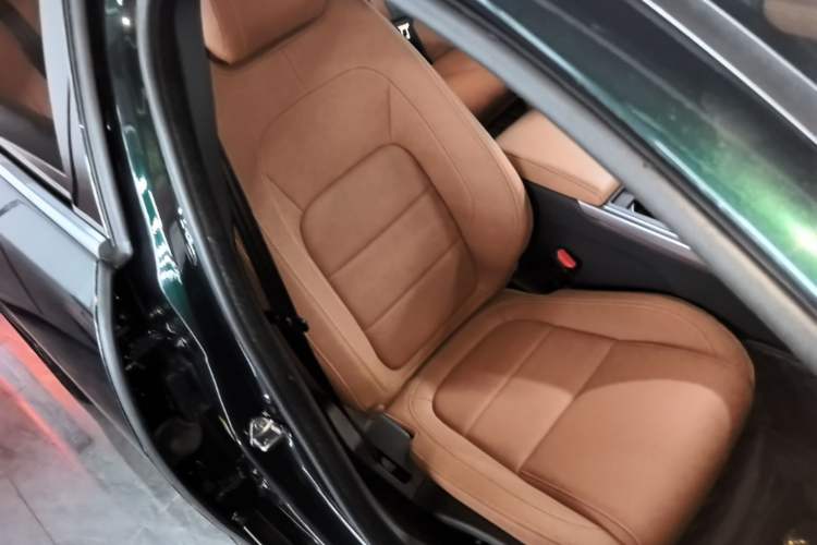 Used Jaguar XEL 2023 2.0T 250 PS R-DYNAMIC S Advanced Sport Edition Right Front Seat