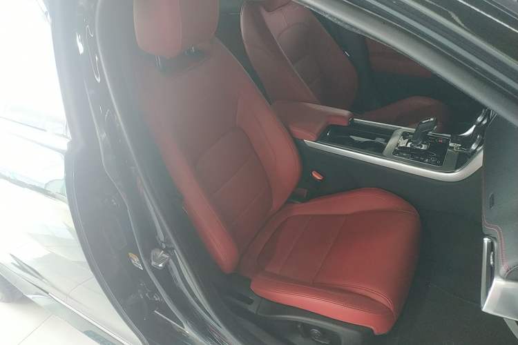 Used Jaguar XEL 2023 2.0T 250 PS R-DYNAMIC S Advanced Sport Edition Right Front Seat