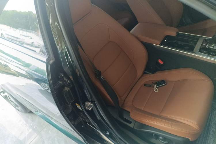 Used Jaguar XEL 2023 2.0T 250 PS R-DYNAMIC S Advanced Sport Edition Right Front Seat
