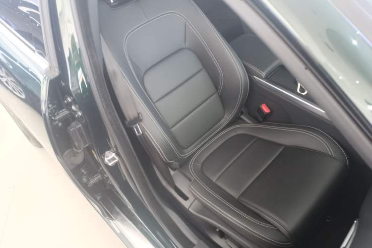Used Jaguar XEL 2023 2.0T 200 PS R-DYNAMIC Youth Sports Edition Right Front Seat