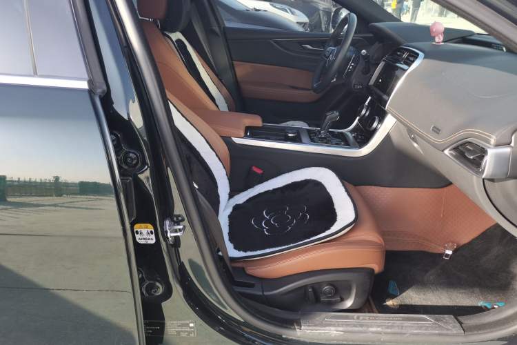 Used Jaguar XEL 2023 2.0T 250 PS R-DYNAMIC S Advanced Sport Edition Right Front Seat