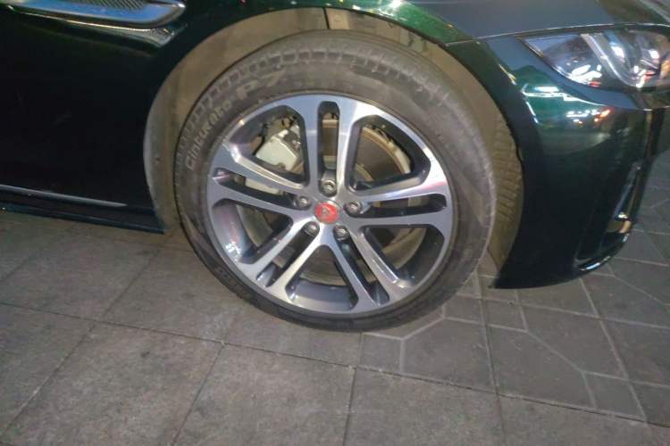 Used Jaguar XEL 2023 2.0T 250 PS R-DYNAMIC S Advanced Sport Edition Right Front Wheel Hub