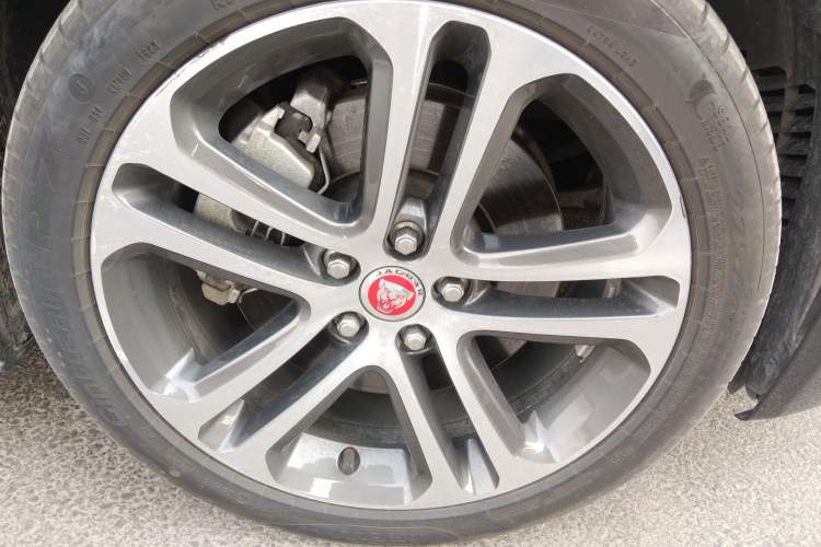 Used Jaguar XEL 2023 2.0T 250 PS R-DYNAMIC S Advanced Sport Edition Right Front Wheel Hub