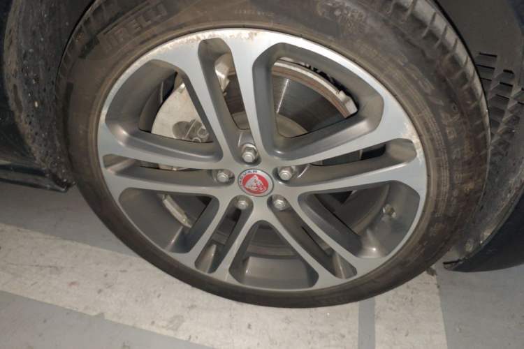 Used Jaguar XEL 2023 2.0T 250 PS R-DYNAMIC S Advanced Sport Edition Right Front Wheel Hub