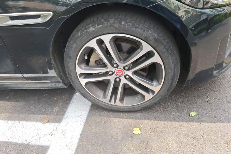 Used Jaguar XEL 2023 2.0T 250 PS R-DYNAMIC S Advanced Sport Edition Right Front Wheel Hub