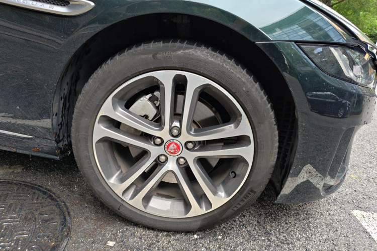 Used Jaguar XEL 2023 2.0T 250 PS R-DYNAMIC S Advanced Sport Edition Right Front Wheel Hub
