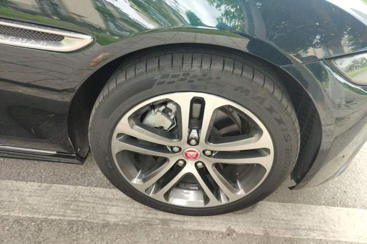 Used Jaguar XEL 2023 2.0T 250 PS R-DYNAMIC S Advanced Sport Edition Right Front Wheel Hub