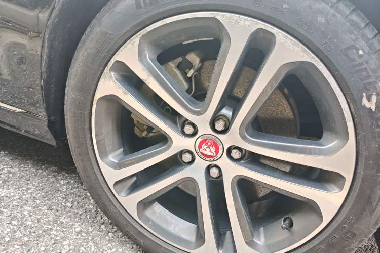 Used Jaguar XEL 2023 2.0T 250 PS R-DYNAMIC S Advanced Sport Edition Right Front Wheel Hub