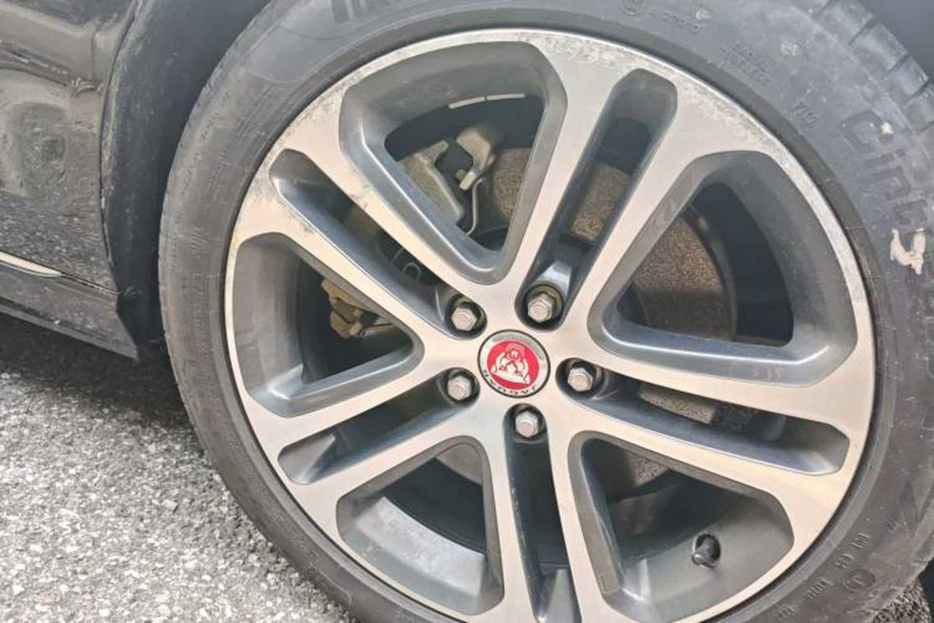 Used Jaguar XEL 2023 2.0T 250 PS R-DYNAMIC S Advanced Sport Edition Right Front Wheel Hub