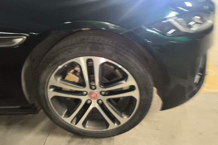 Used Jaguar XEL 2023 2.0T 250 PS R-DYNAMIC S Advanced Sport Edition Right Front Wheel Hub